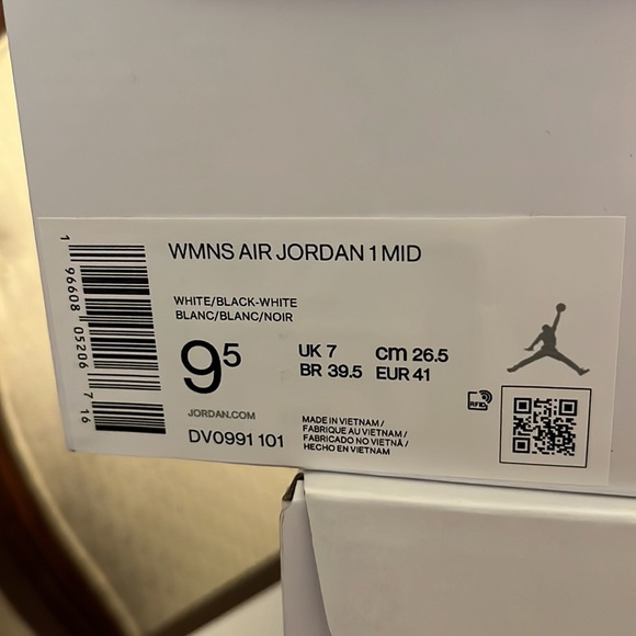 Nike Air Jordan 1 Mid 'Panda' - Picture 8 of 15